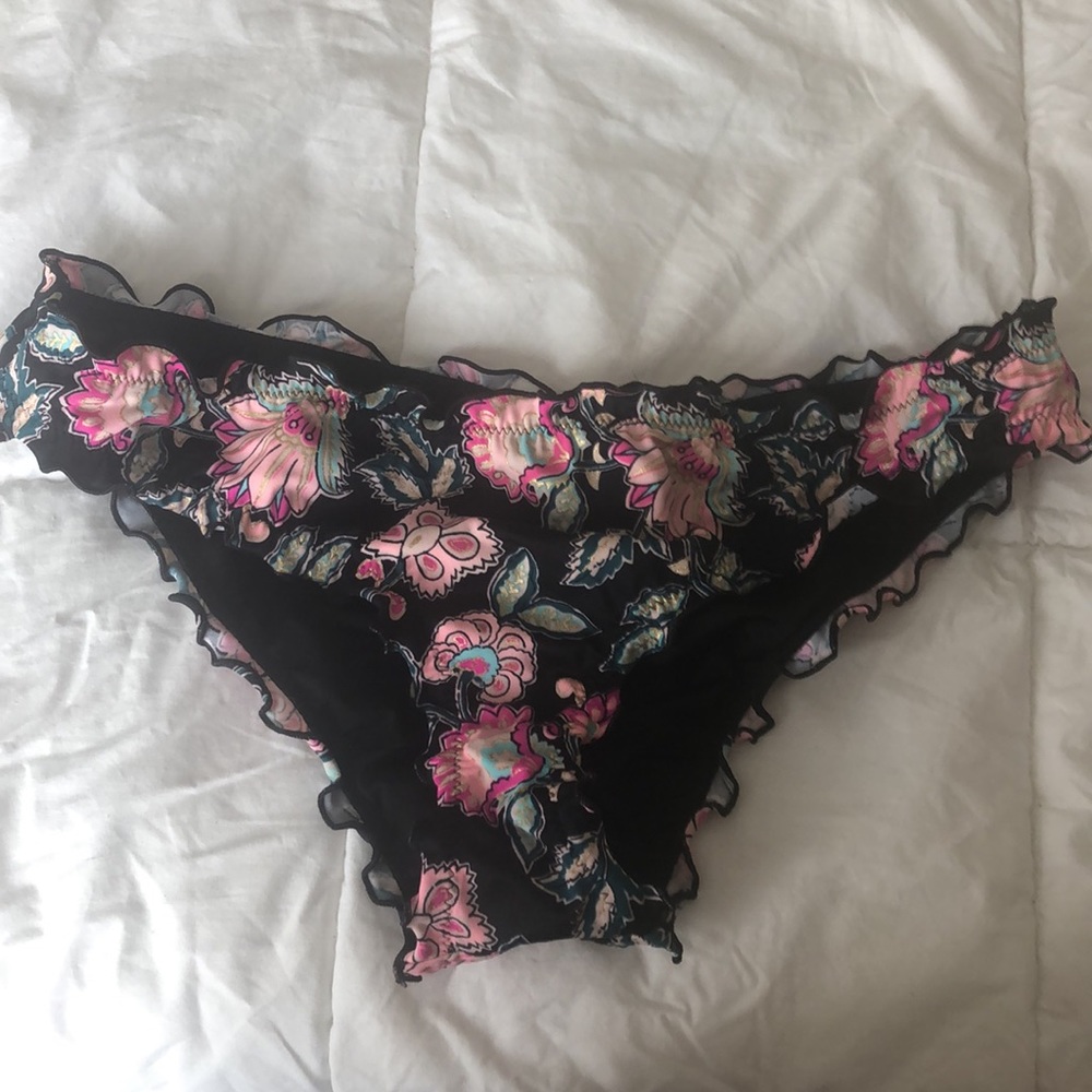 Bikini - Picture 5 of 6